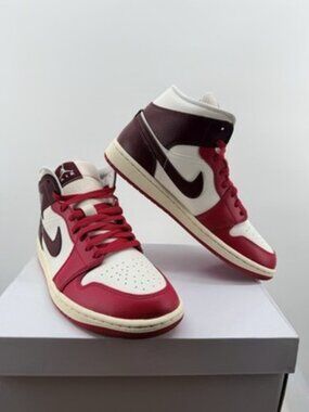 Jordan 1 Mid Hibisus size 10W